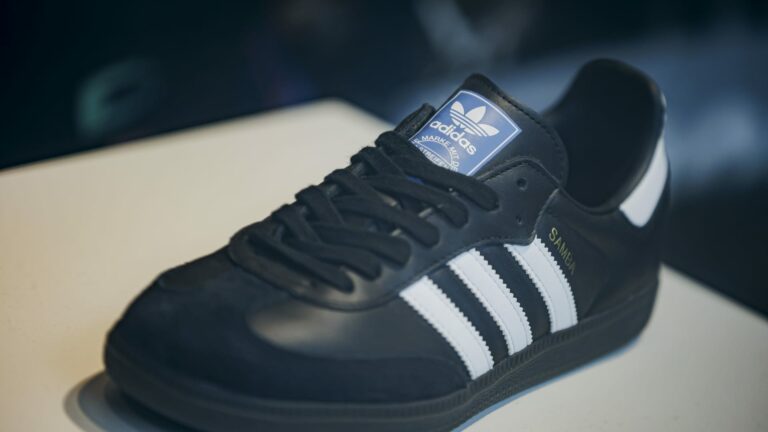 Akcie spoločnosti Adidas vzrástli o 5 % po tom, čo sa zvýšili usmernenia pre rok 2024