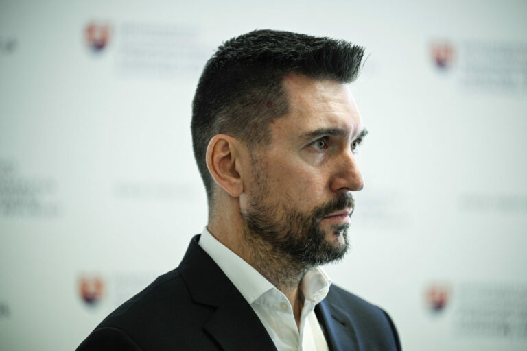 Minister Takáč nerieši škody napáchané na poliach raticovou zverou. SaS ho vyzýva, aby začal okamžite konať (video)