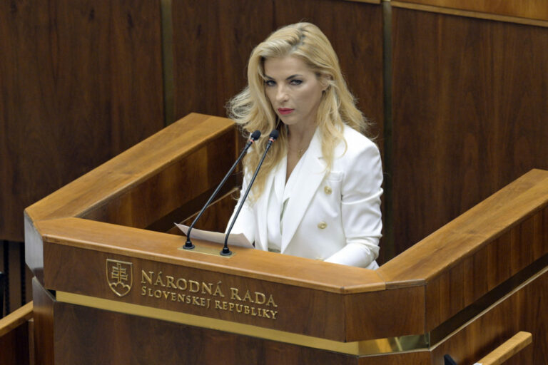 Holečková sa pokúša zviditeľniť na úkor osláv sv. Cyrila a Metoda. Ohradzuje sa proti jej výrokom Šimkovičovej ministerstvo