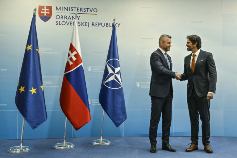 Slovensko posudzuje na zabezpečenie systémov protivzdušnej obrany už len dve ponuky, oznámil Kaliňák (video+foto)
