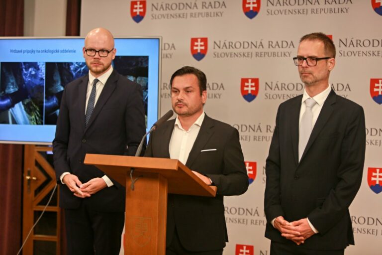 Dolinková má z kancelárie personálnu agentúru. Opozícia zvoláva mimoriadny výbor pre situáciu na kardiológii v Trenčíne (video)