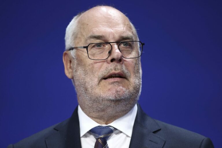 Členstvo Ukrajiny v NATO je „pevne dané“, vyhlásil estónsky prezident Alar Karis