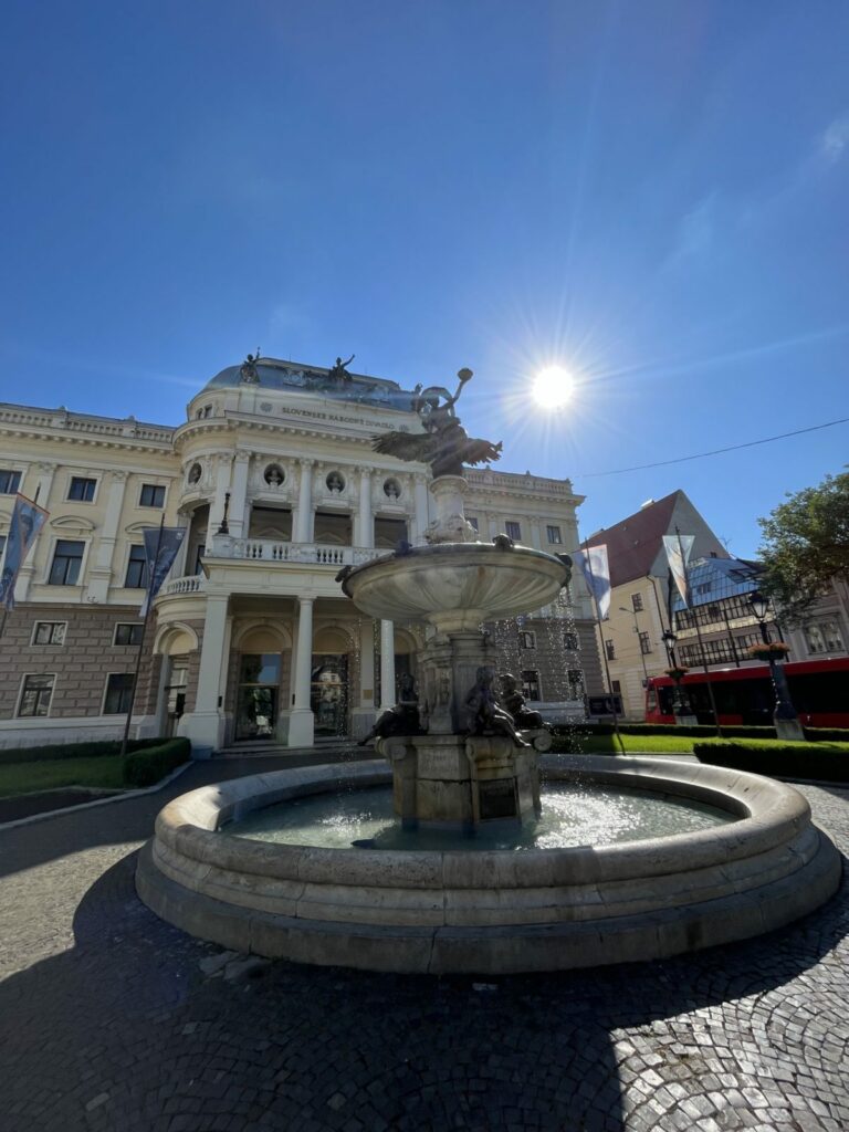 SND reaguje na situáciu s nevyhovujúci priestormi. Zmluva zaväzuje prenajímateľa, aby ich odovzdal vo vyhovujúcom stave