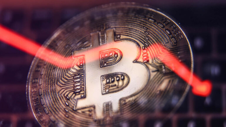 Kryptomeny klesajú uprostred vlny dlhých likvidácií, bitcoin nakrátko klesá pod 60 000 dolárov