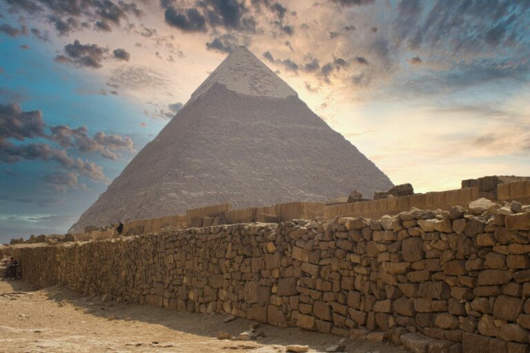 Archeológovia objavujú pochované „druhé mesto“ pod pyramídami Gízy