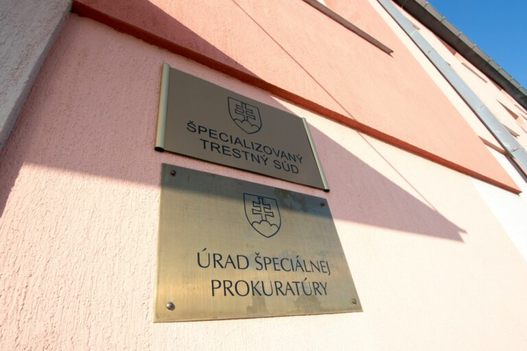 Súd zatiaľ nerozhodol o novom treste pre expolicajta Kučerku, chce ho vypočuť – VIDEO