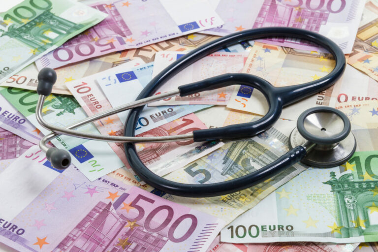 Nemocnice majú vážne finančné problémy, niektorých chýbajú peniaze aj na výplaty zamestnancov