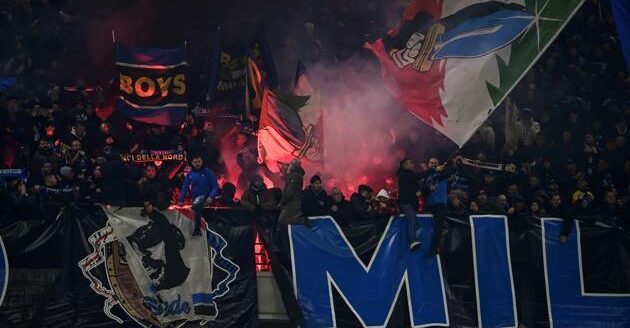 V Taliansku vyšetrujú prepojenie mafie na ultras milánskych klubov. Polícia prehľadala domy aj fanúšikom