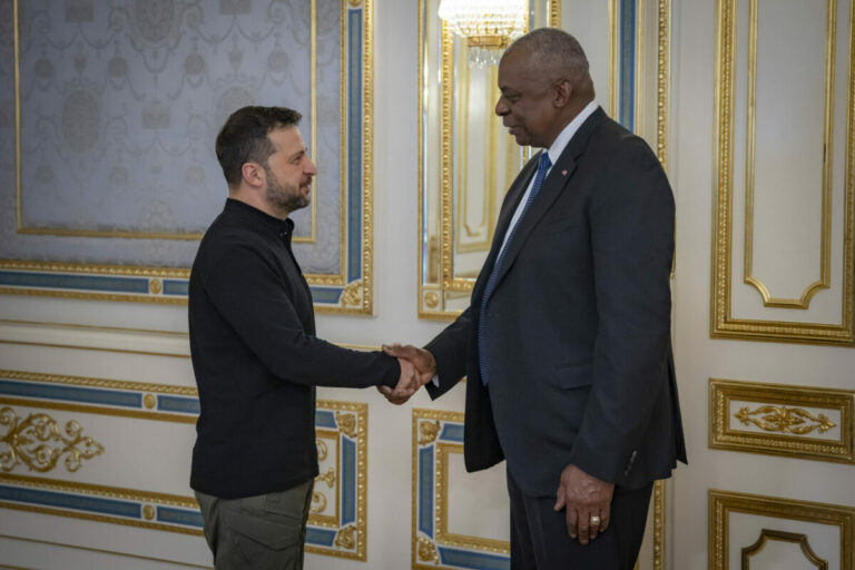 Americký minister obrany Lloyd Austin pricestoval do Kyjeva