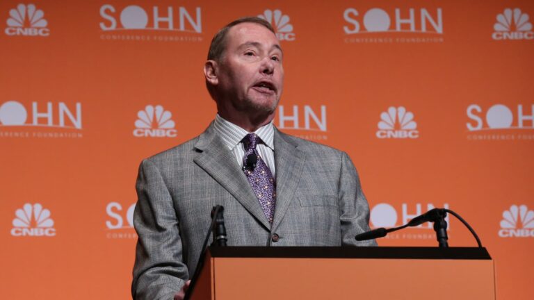 Gundlach zo spoločnosti DoubleLine hovorí, že ak republikáni vyhrajú Snemovňu, očakávajú vyššie sadzby
