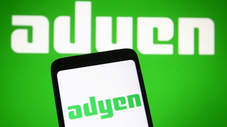 Akcie spoločnosti Adyen klesajú o 9 %, keďže rast objemu transakcií sa spomaľuje