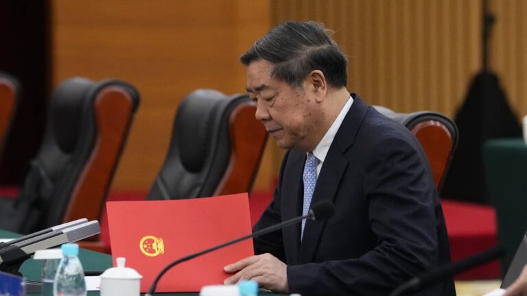 Čínsky vicepremiér sľubuje, že zvýši finančnú konkurencieschopnosť Hongkongu, tvrdí, že stimulačný tlak mestu „prospel“