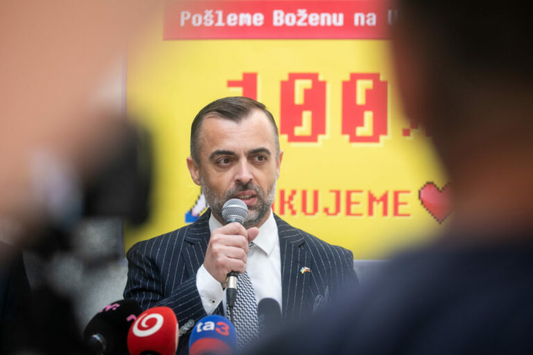 Tisíc dní od začiatku vojny na Ukrajine je tisíc dôkazov o tom, že zlo nemá hraníc, vyhlásil veľvyslanec Kastran