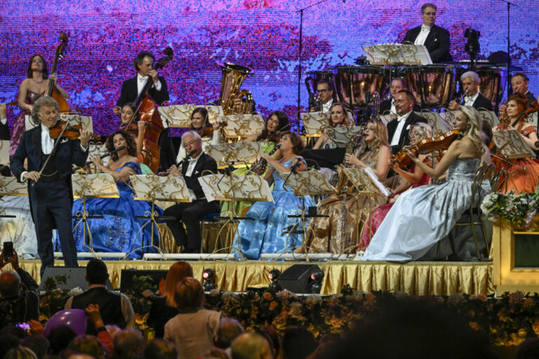 André Rieu včera roztancoval bratislavské publikum a Emma Kok všetkých dojala