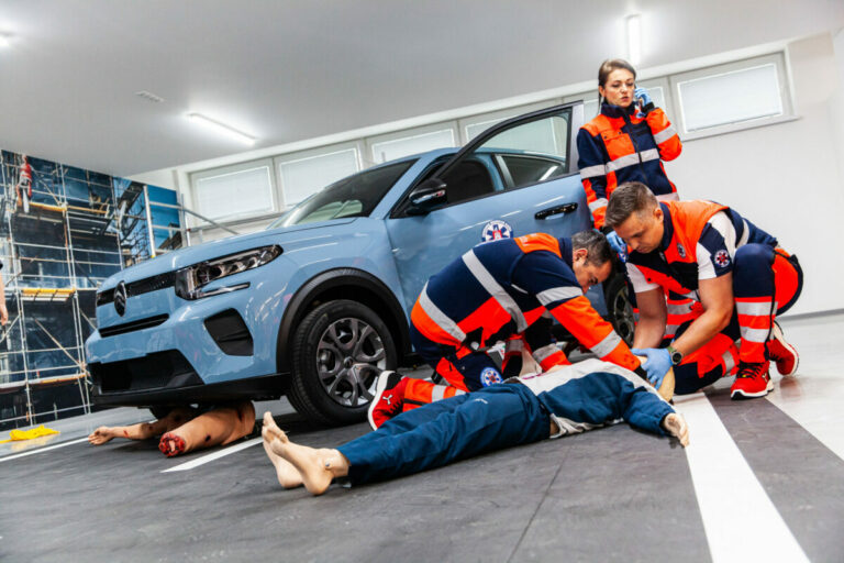 V Bratislave otvorili vzdelávacie tréningové centrum, zdravotníci aj verejnosť sa môžu priučiť urgentnej medicíny a prvej pomoci (foto)