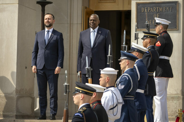 Posilnenie bezpečnosti pre región. Američania otvorili v Poľsku základňu protiraketovej obrany