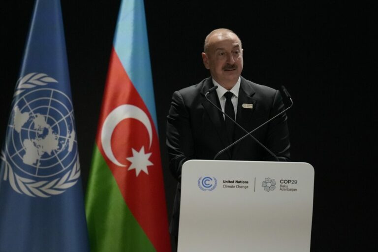 Azerbajdžanský prezident skritizoval Francúzsko a Holandsko, že si ponechávajú „kolónie“