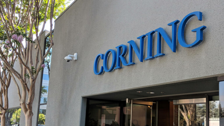 Výrobca Gorilla Glass Corning reaguje na protimonopolné vyšetrovanie deväťročným plánom na zmenu