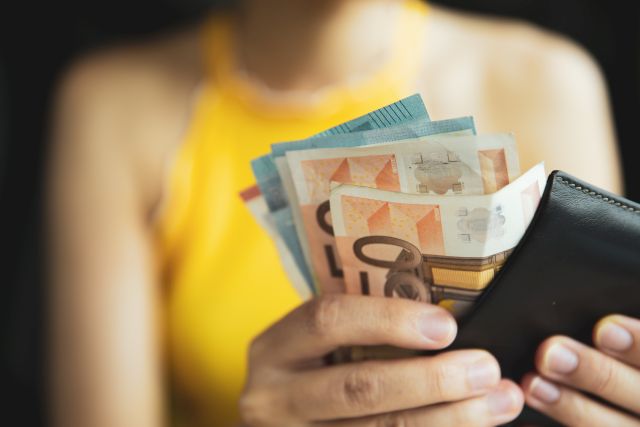 Najviac zarábajú zamestnanci vo firmách, ktoré boli založené pred rokom 2007