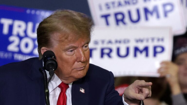 Trump opakuje sľub, že „zablokuje“ ponuku Nippon Steel na US Steel