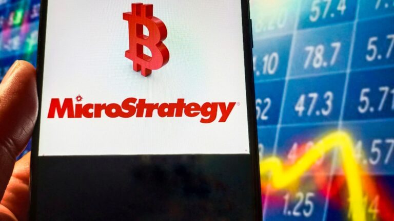 MicroStrategy sa vzdáva veľkého zisku a napriek míľniku 100 000 USD sa stáva negatívnym