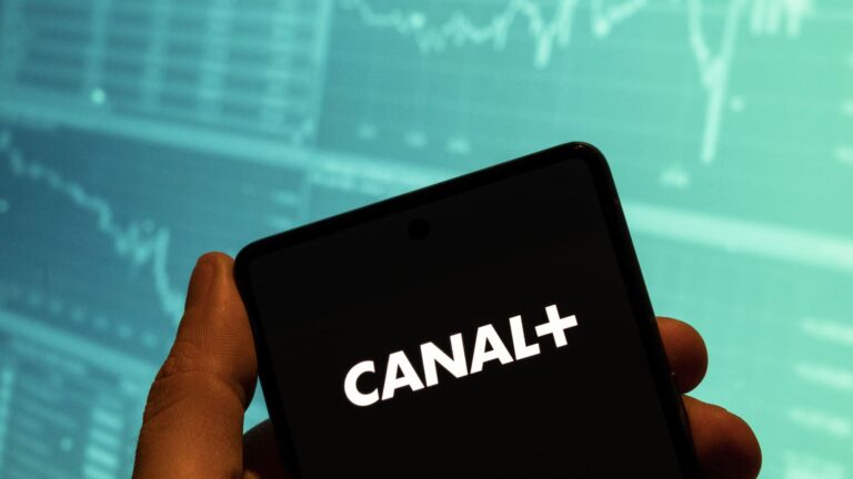 Po odčlenení od Vivendi klesli akcie francúzskej vysielacej spoločnosti Canal+ na londýnskej burze o 16 %.