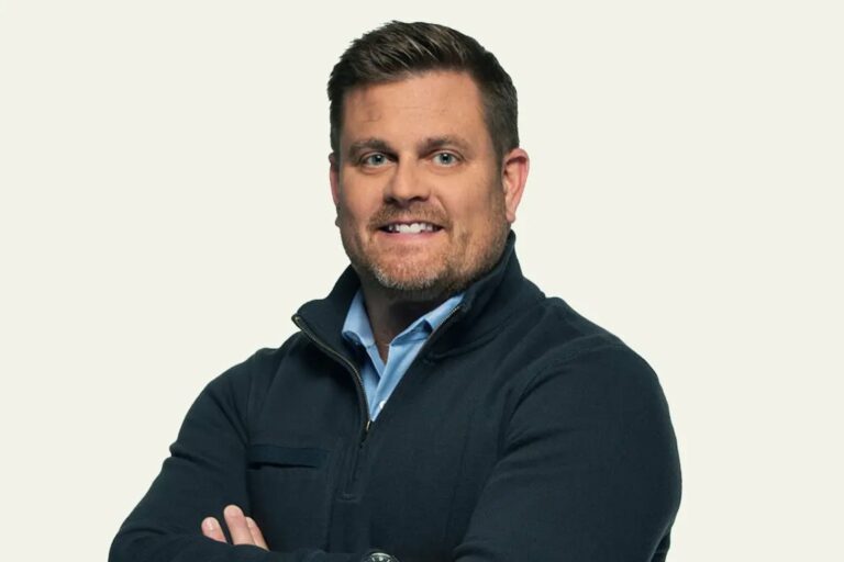 Brian Thompson, generálny riaditeľ UnitedHealthcare, Fatally Shot v NYC