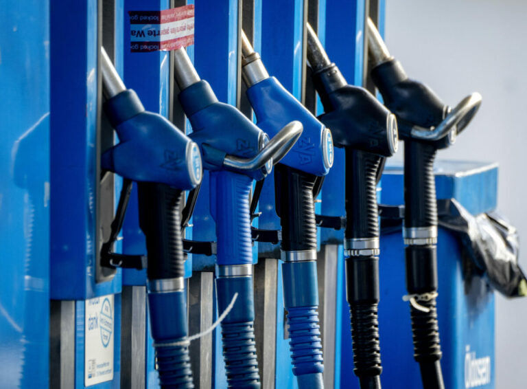 Ropný kartel OPEC a s ním spolupracujúce štáty sa rozhodli, že ťažbu ropy nezvýšia