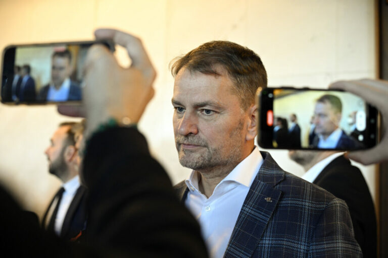 Matovič spôsobil v parlamente rozruch, bol vykázaný z rokovacej sály – VIDEO