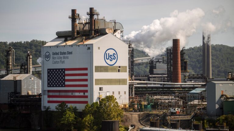 Biden blokuje prevzatie US Steel japonskou spoločnosťou Nippon Steel s odvolaním sa na národnú bezpečnosť