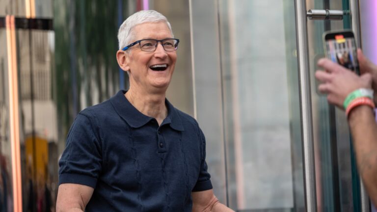 Apple v najnovšej aktualizácii softvéru predvolene zapína svoju AI
