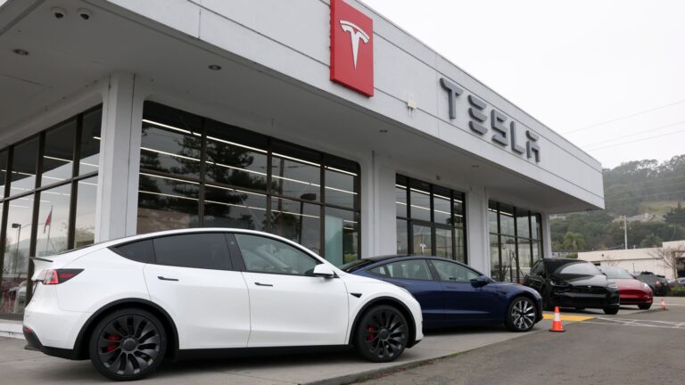 Tesla zaznamenala rekordný predaj v Číne v roku 2024. Tento rok však bude drsný