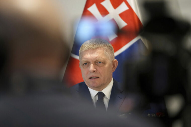 Nepochybujem ani sekundu, že podporíte opozičný pokus o slovenský majdan, vracia Fico úder Heretikovi a Haštovi