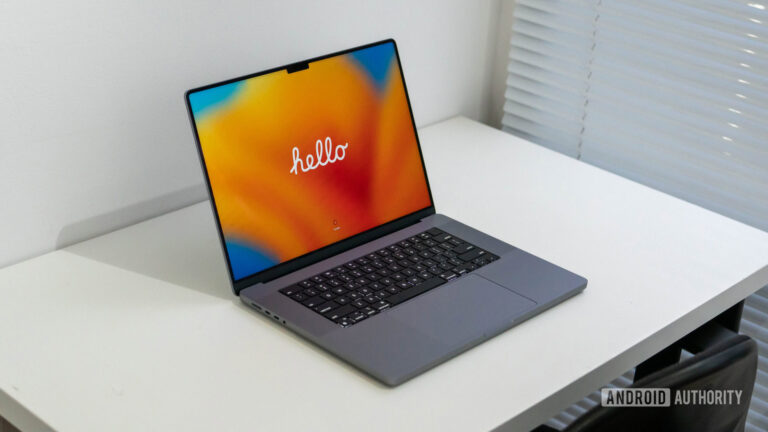 Horúce ponuky notebookov: Ušetrite až 200 dolárov na novom Apple MacBook