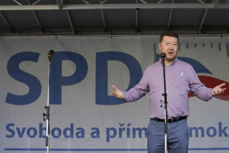 Česká polícia požiadala parlament o umožnenie stíhania poslanca Tomia Okamuru za podnecovanie k nenávisti