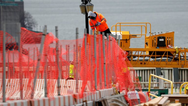 Od mostov po ropu a obranu sa roboti fixujú na starnúcej infraštruktúre