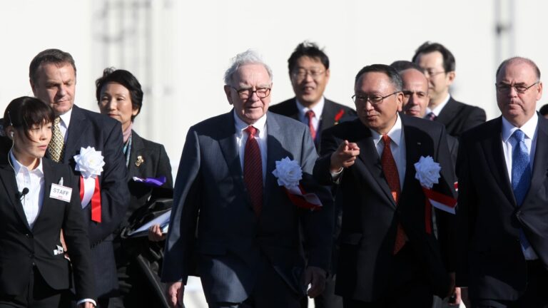 Buffett tvrdí, že Berkshire bude naďalej zvyšovať investície do obchodných domov v Japonsku
