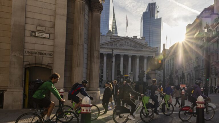 Bank of England TRIMS úrokové sadzby uprostred slabého výhľadu rastu