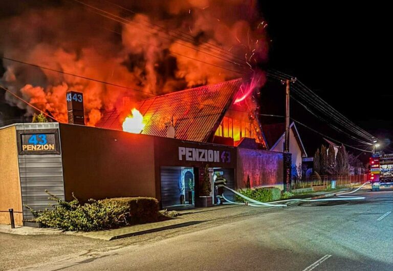 Polícia vedie v prípade požiaru penziónu v Sobranciach trestné stíhanie, o život prišiel jeden muž – FOTO