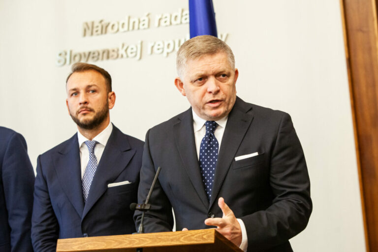 Politici kontrolujú sami seba, reaguje Zastavme korupciu na zamietnutie podnetov voči Ficovi a Šutajovi Eštokovi