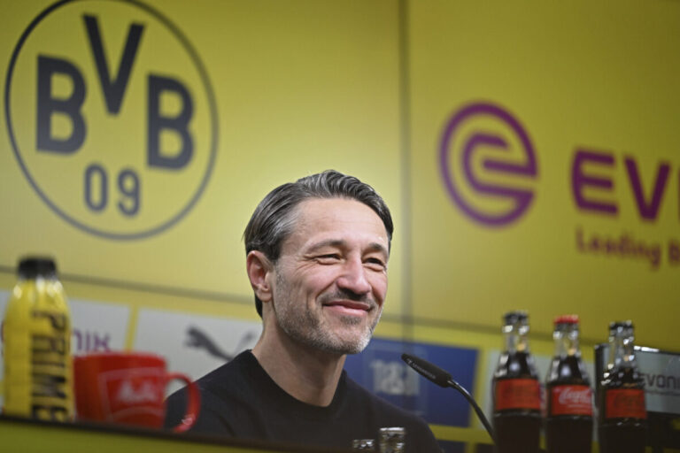 Štedrá odmena pre trénera a jeho asistentov. Borussia Dortmund realizačnému tímu vyplatí milión eur za zisk miestenky v LM – VIDEO