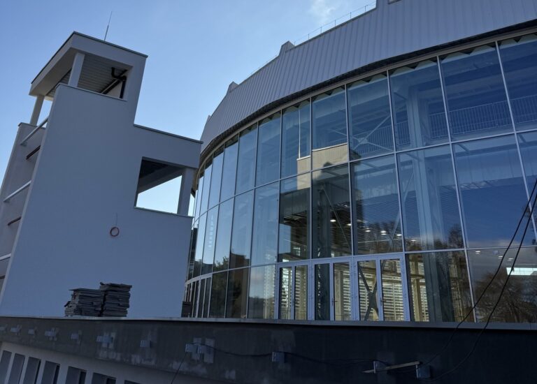 Výstavba Národného olympijského centra plaveckých športov v Košiciach napreduje, otvoriť ho plánujú na konci leta – VIDEO, FOTO