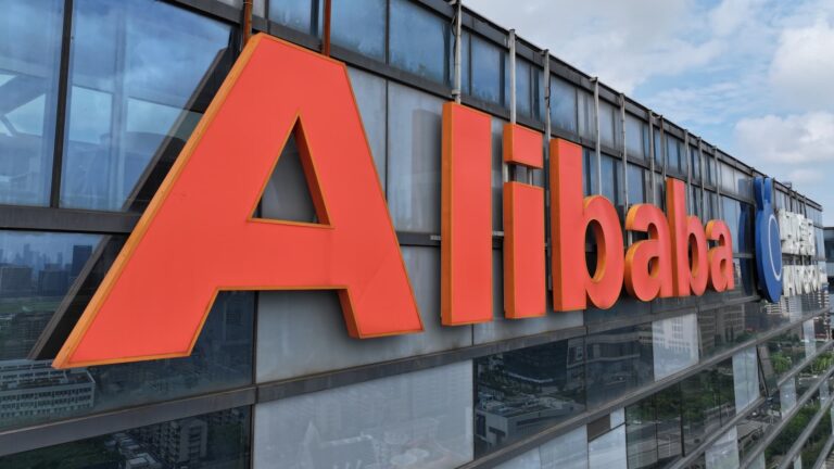 Alibaba vo výške 100 miliárd dolárov akciová rally poháňaná AI, Jack Ma Return