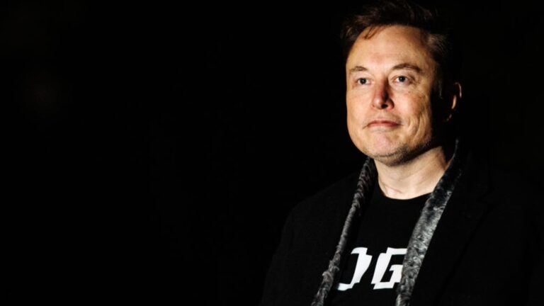 Musk predpovedá úspory doge ako Tesla zdieľanie tanku