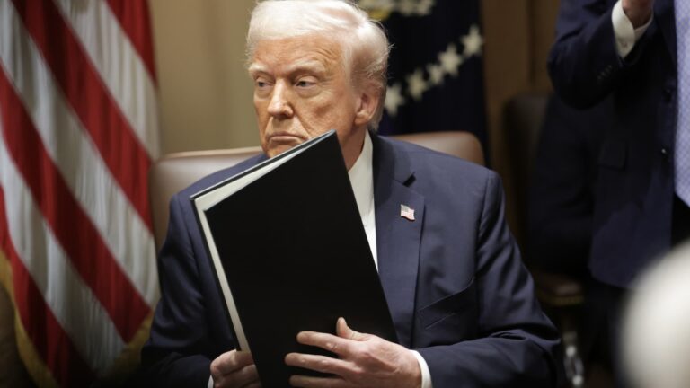 Trump oznamovať nové auto colné sadzby v stredu