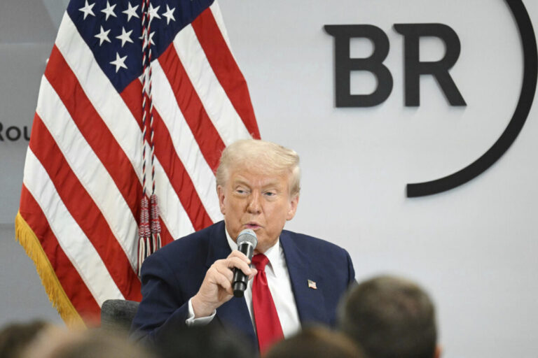 EÚ varuje, že Trumpovo zmrazenie financovania amerických médií pomôže nepriateľom