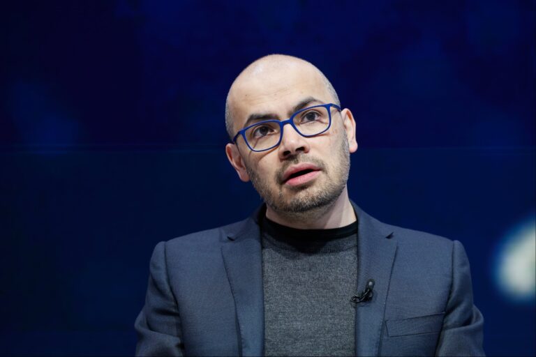 Ako generálny riaditeľ spoločnosti Google DeepMind prešiel zo šachov do AI, Nobelovu cenu