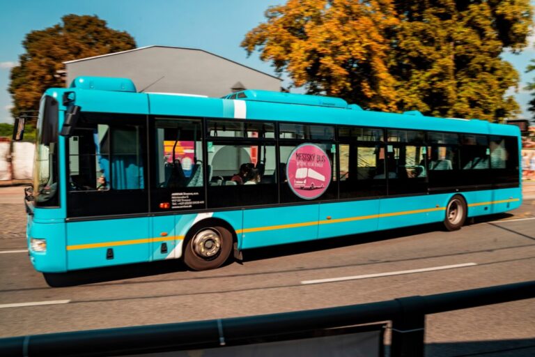 ARRIVA v Trnave testuje elektrický autobus, odvezie vás zadarmo. V meste ich má v budúcnosti jazdiť 17