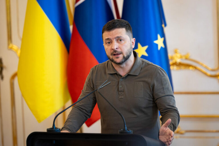 Zelenskyj očakáva dôraznú reakciu USA, ak Rusi odmietnu prímerie