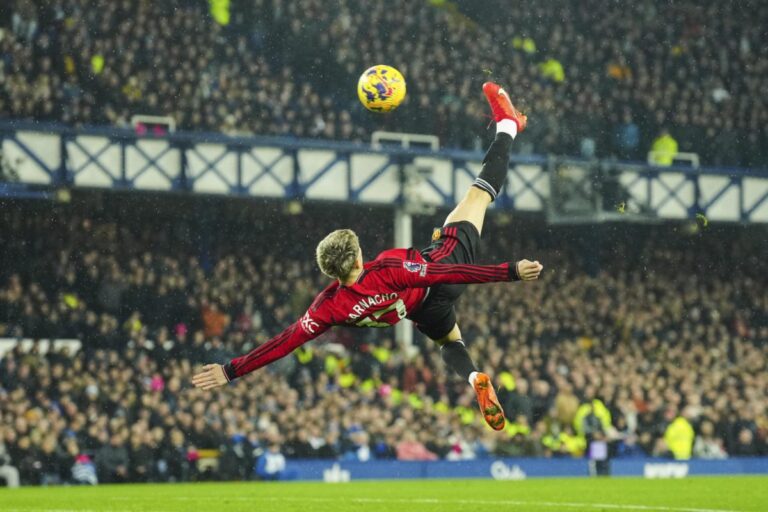 Garnacho z Manchestru United spoznal trest za to, že nezvládol situáciu zo súboja proti Ipswichu – FOTO
